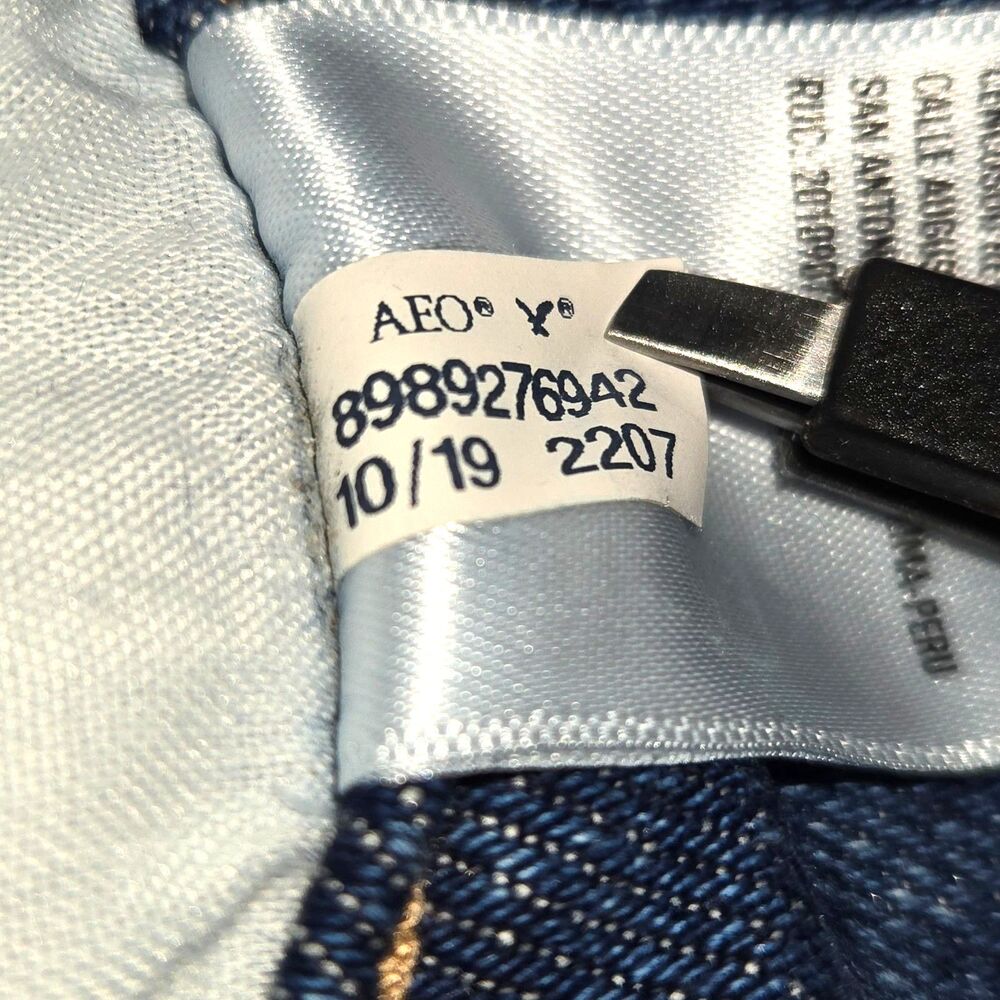 American Eagle High Waisted Mom Jeans Distressed Raw Hem Women's Size 00 X Short - Picture 5 of 12